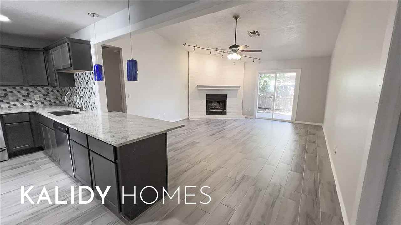 8205 Nw 91st St #1 - Photo 4 of 38
