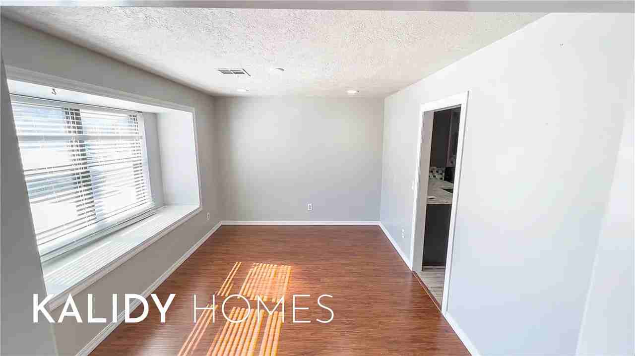 8205 Nw 91st St #1 - Photo 6 of 38