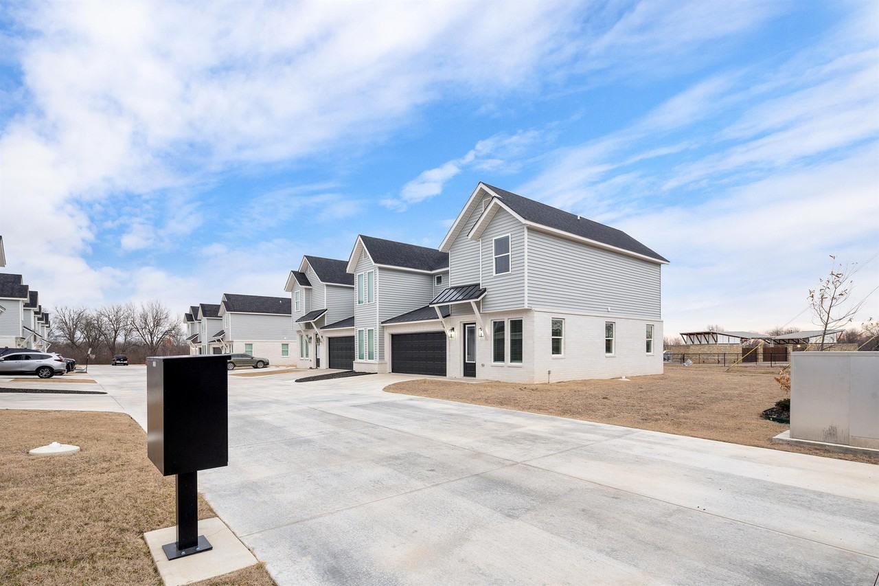 Jupiter Lane #609 - Photo 3 of 3