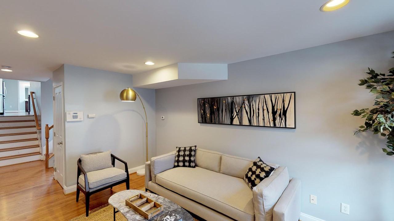 Upper Fells Point Home Just Blocks Away from Johns Hopkins Apartments