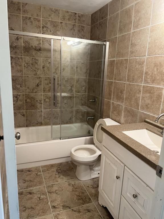 726 W Donahue St - Photo 3 of 8