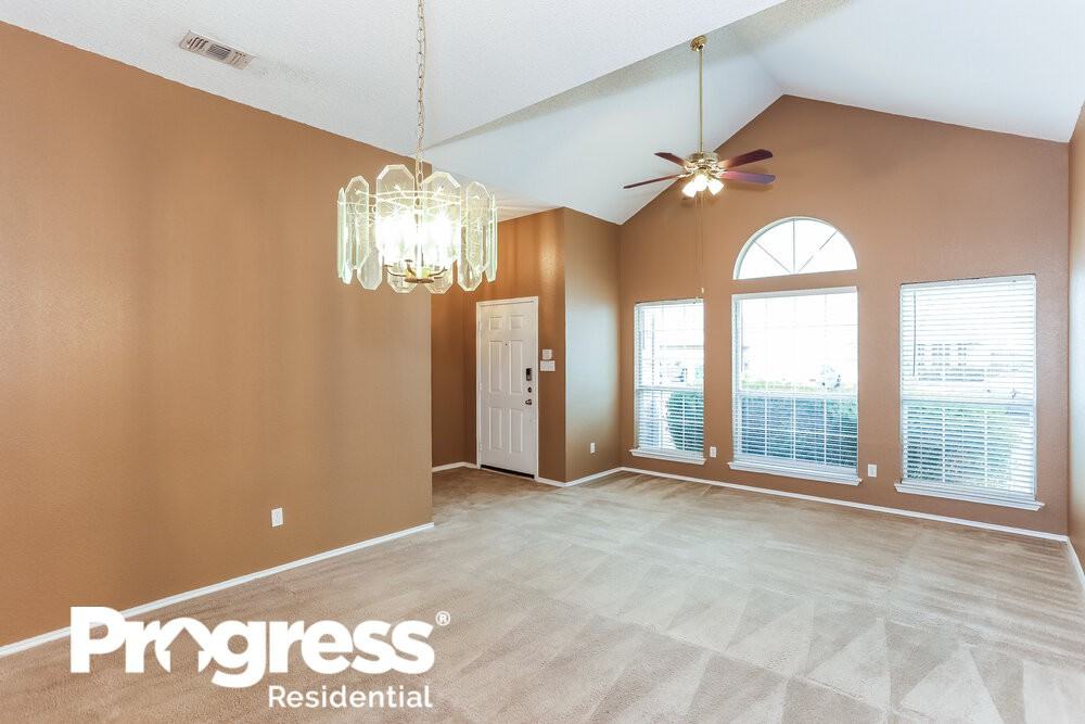 7014 Snowivy Ct - Photo 3 of 16