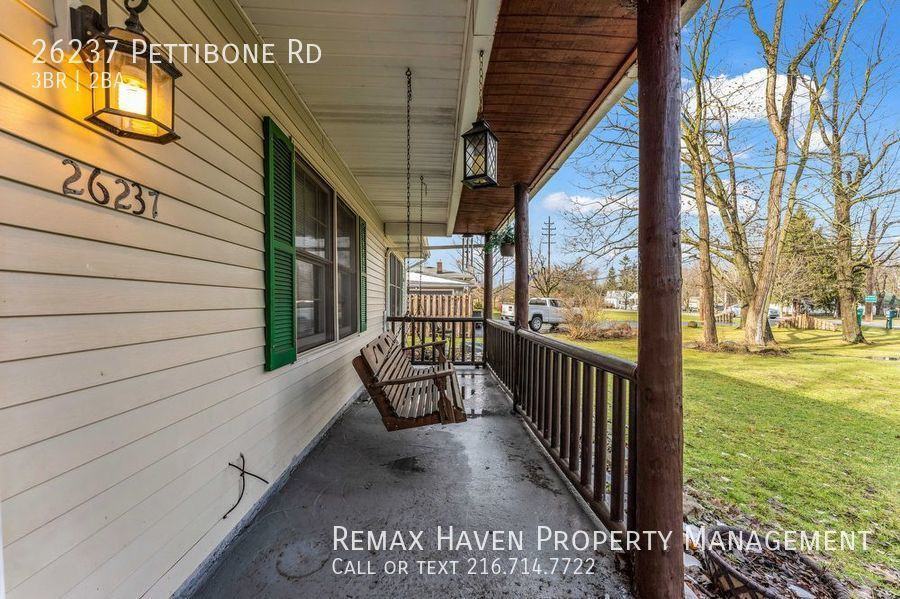 26237 Pettibone Rd - Photo 3 of 31