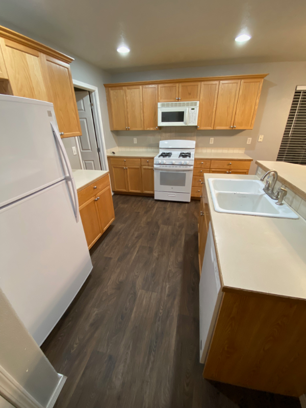 1480 Del Rio St - Photo 6 of 34