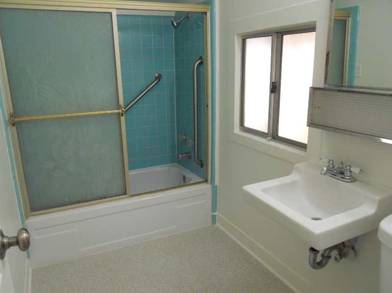 821 Bond Ave - Photo 2 of 9