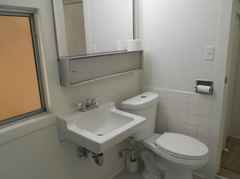 821 Bond Ave - Photo 3 of 9