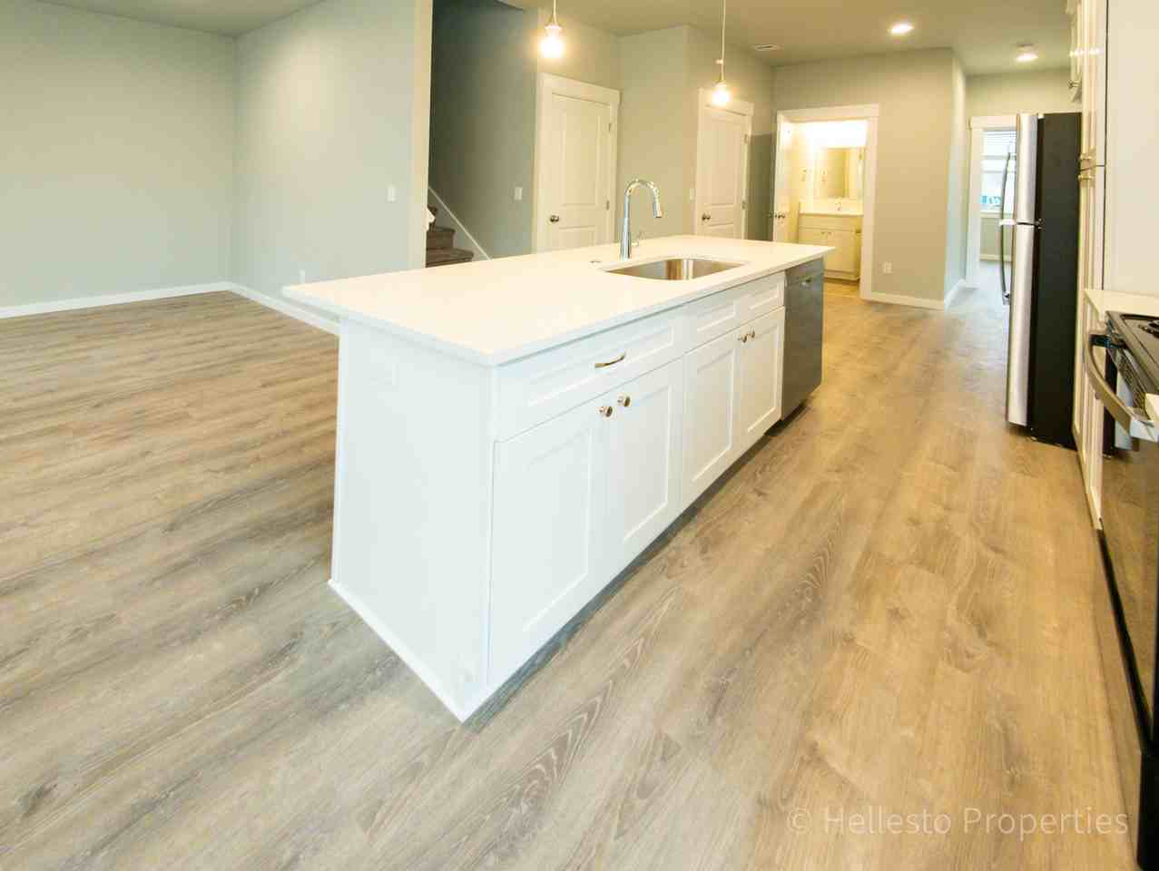 2530 Sw Coho St #1 - Photo 6 of 24