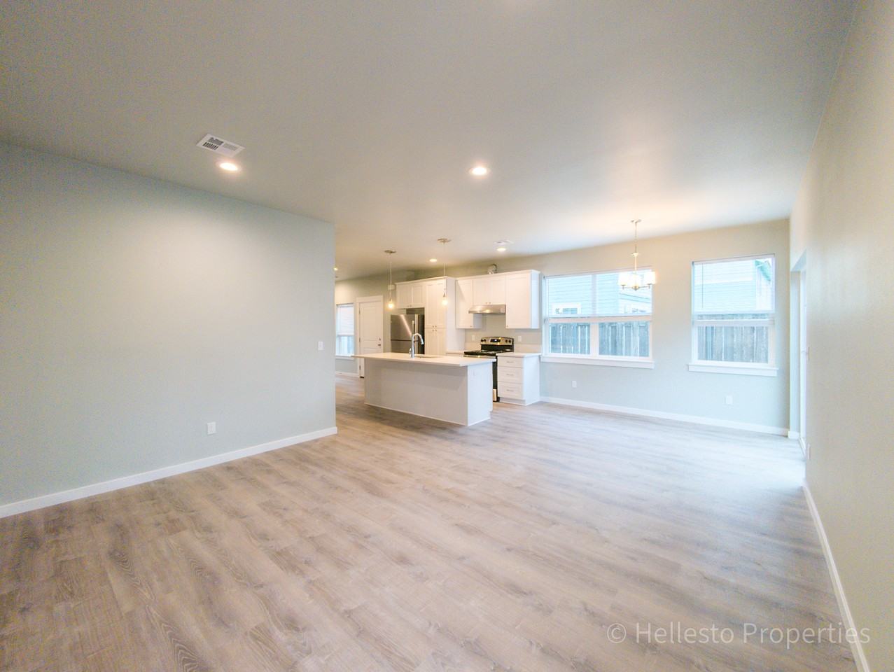 2530 Sw Coho St #1 - Photo 4 of 24