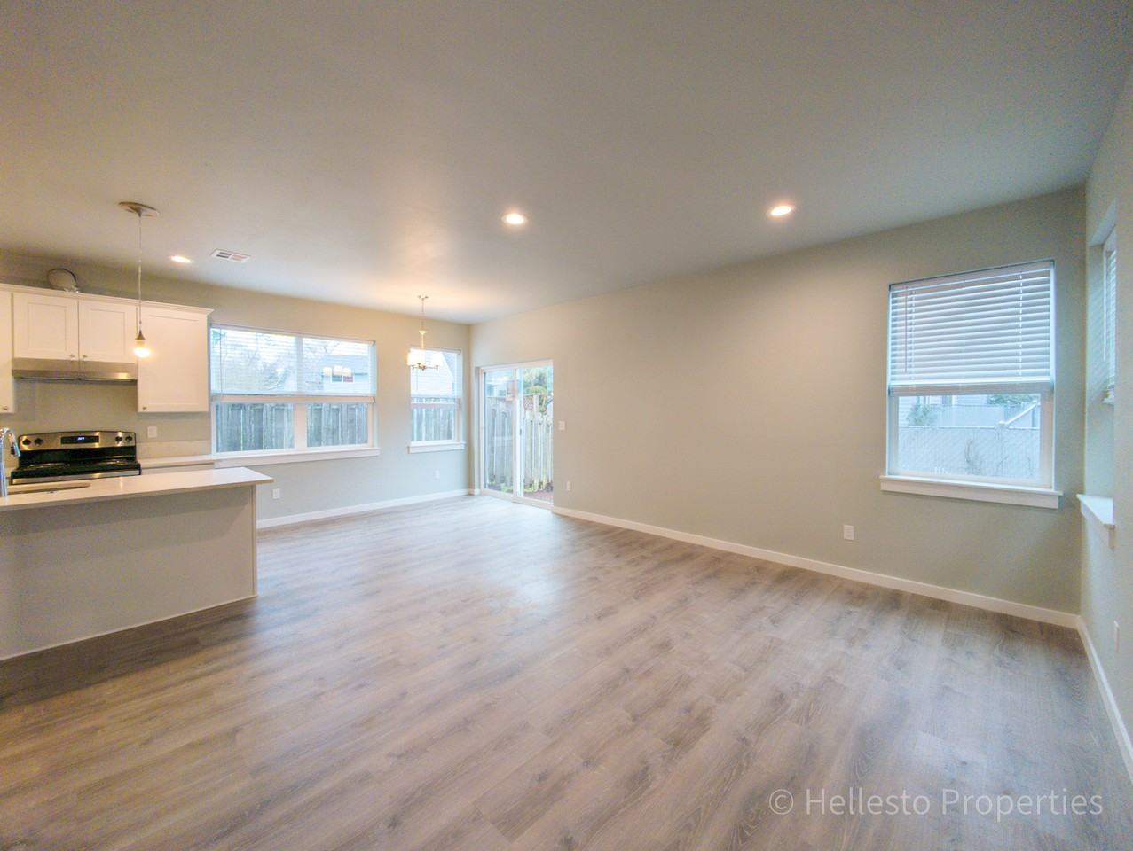 2530 Sw Coho St #1 - Photo 5 of 24