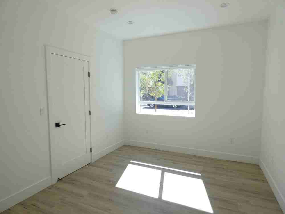 Hortense St - Photo 3 of 22