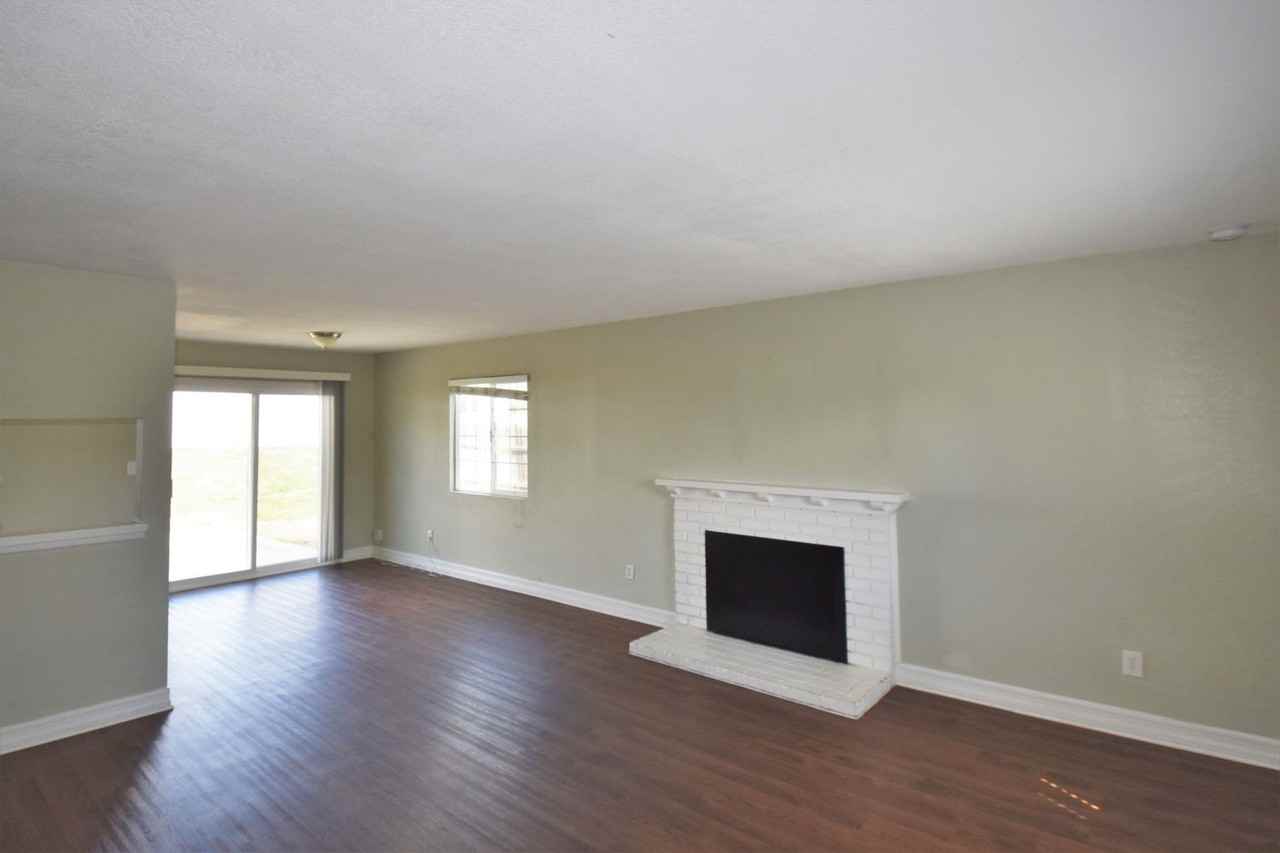 467 Santa Rita Pl - Photo 2 of 9