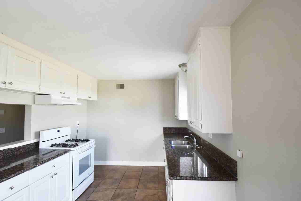 467 Santa Rita Pl - Photo 3 of 9