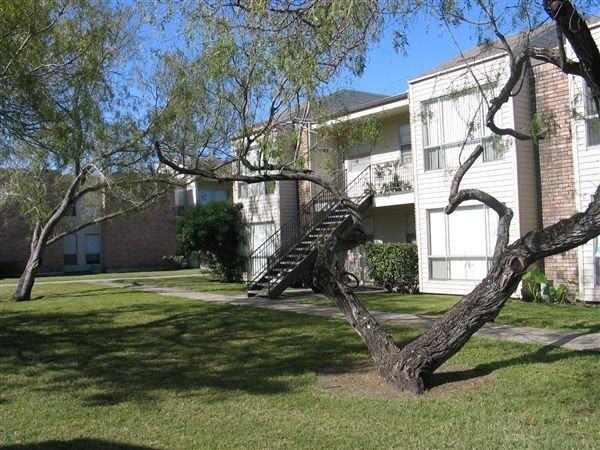 Westcliff / Royal Palms Apartments - Photo 2 of 3