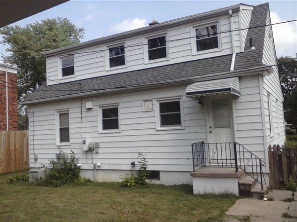 836 Western Ave - Photo 2 of 11