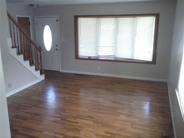 836 Western Ave - Photo 3 of 11