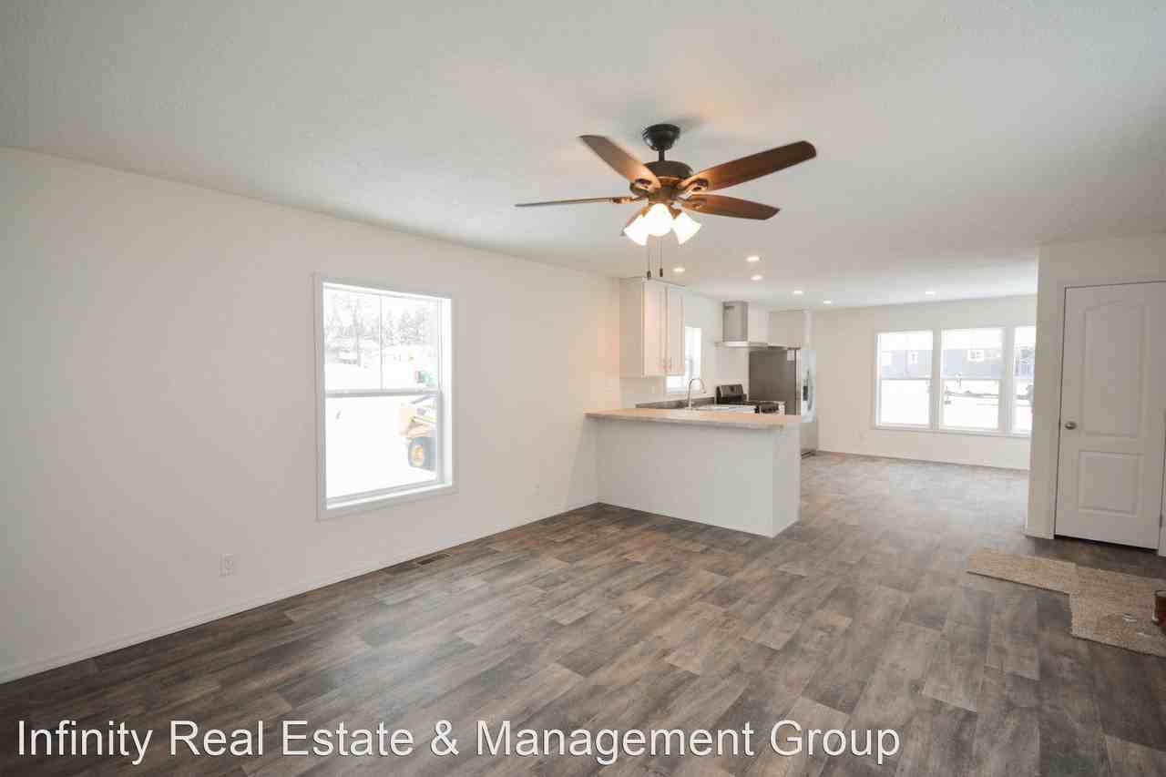 1322 1st Ave Sw - Photo 2 of 11