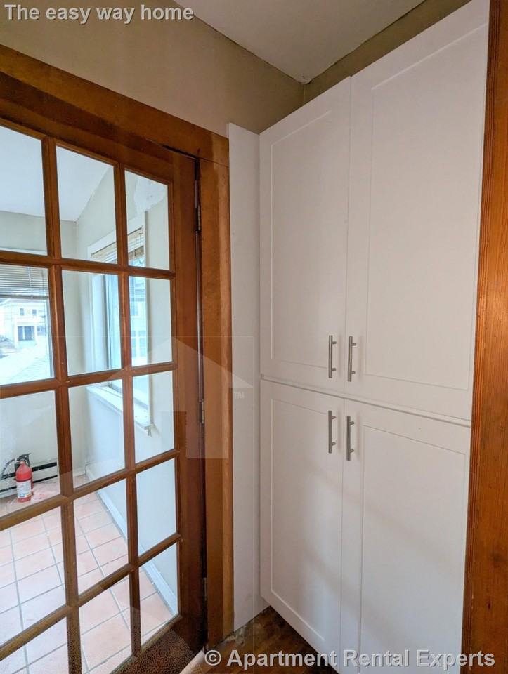 35 Trowbridge St - Photo 6 of 30