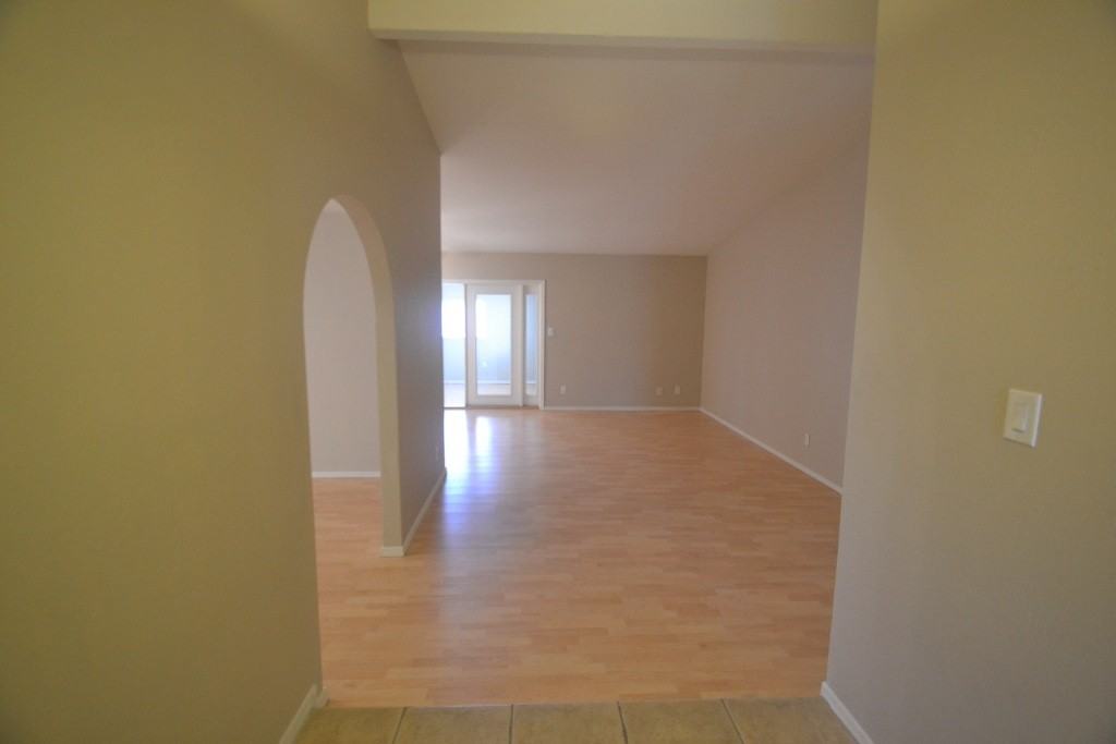 4638 W Aire Libre Ave - Photo 3 of 18