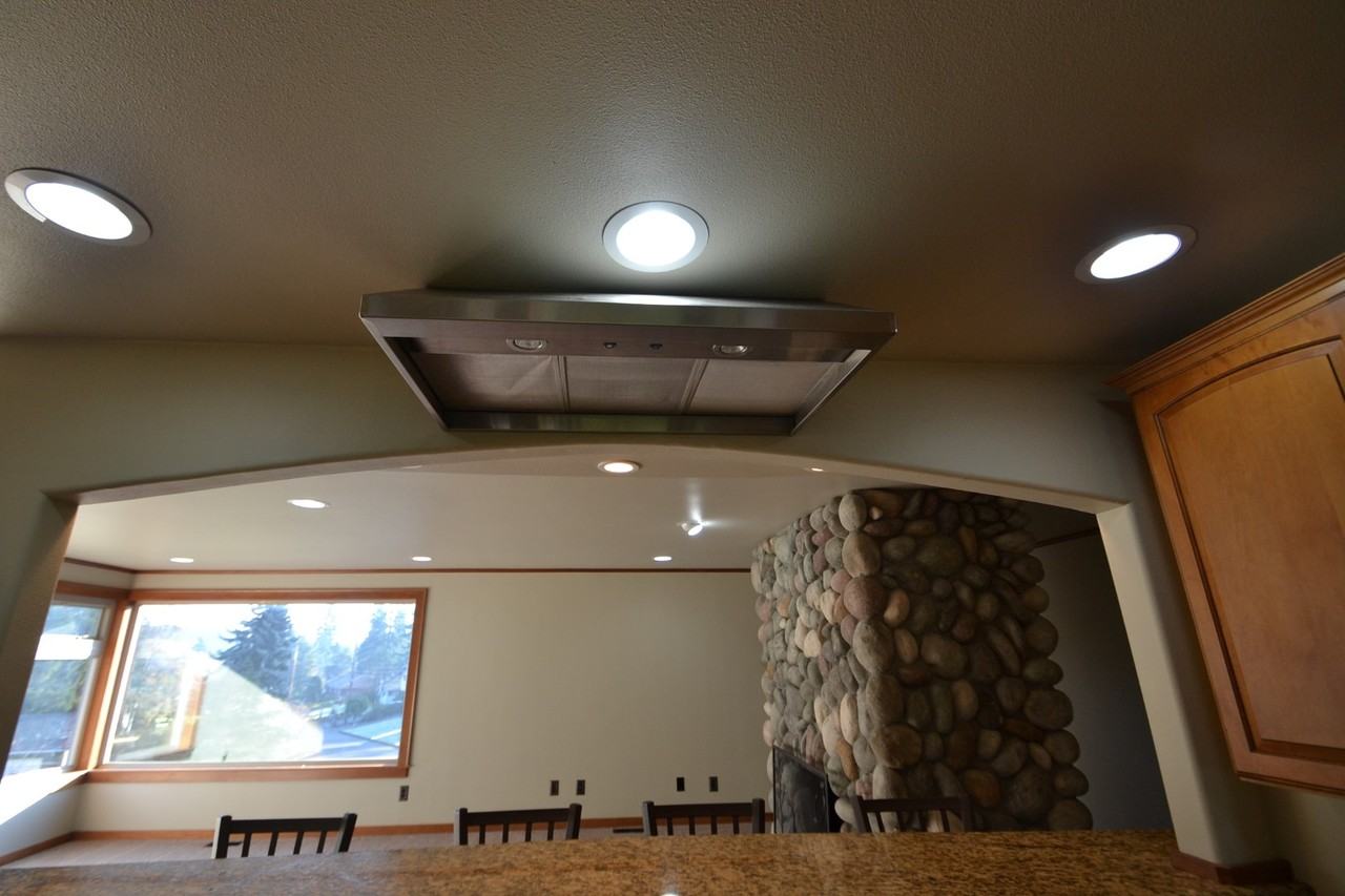 1045 Rosewood Ln - Photo 3 of 20