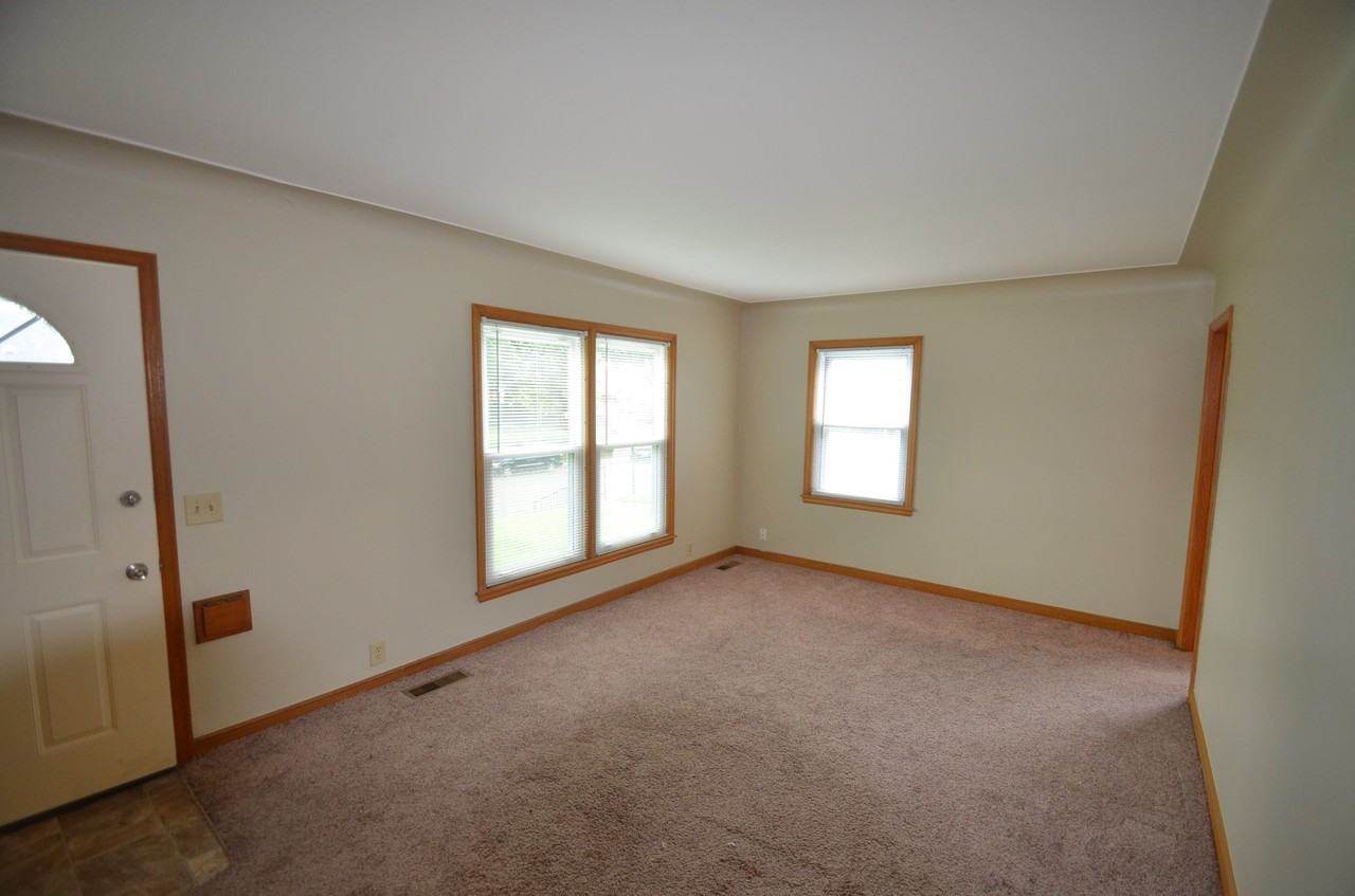 5240 S 28th Ave - Photo 3 of 7