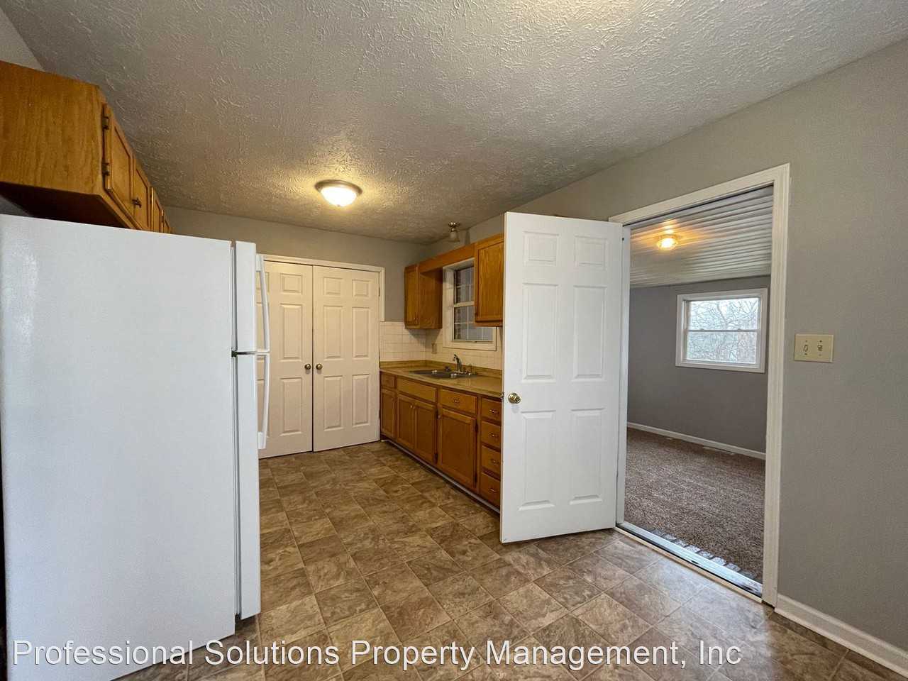 325/327 Oxford Dr. - Photo 3 of 14