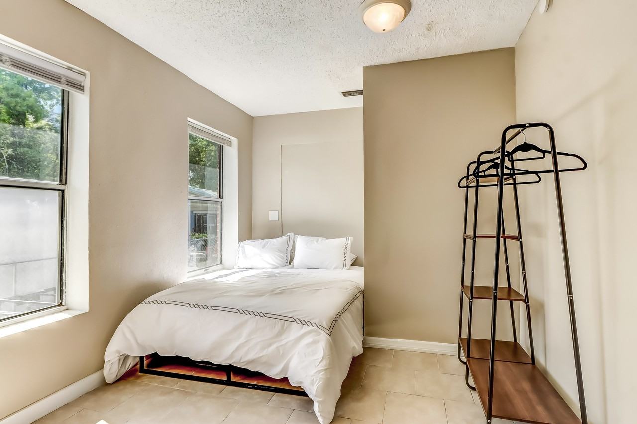 W 9th St - Photo 6 of 7