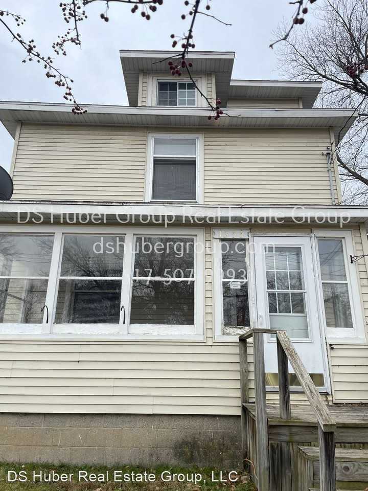 1355 Roosevelt Ave - Photo 2 of 16