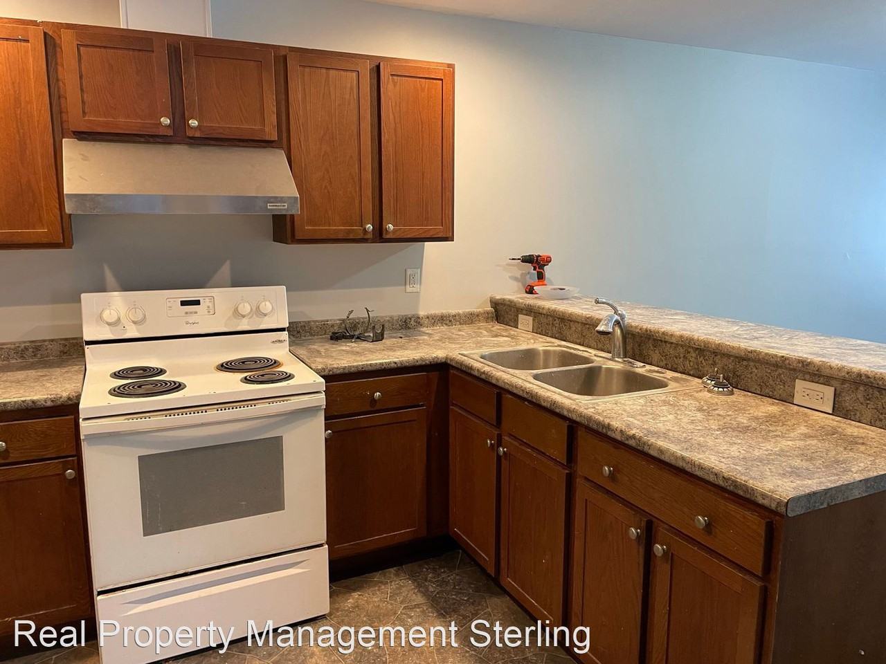 102 Malletts Bay Avenue - Photo 3 of 37
