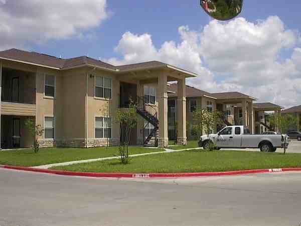 El Patrimonio Apartments - Photo 2 of 18