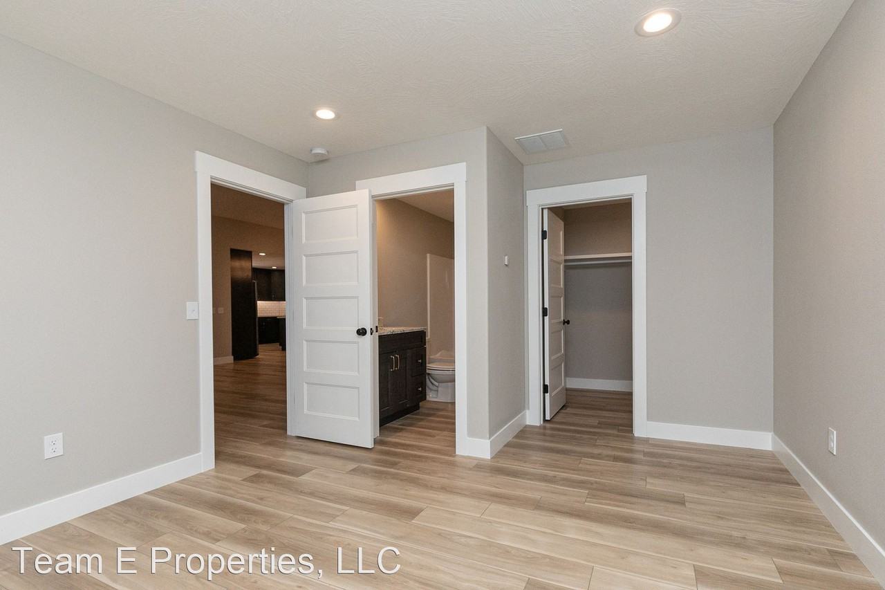 1311 N Clay Ave - Photo 2 of 31