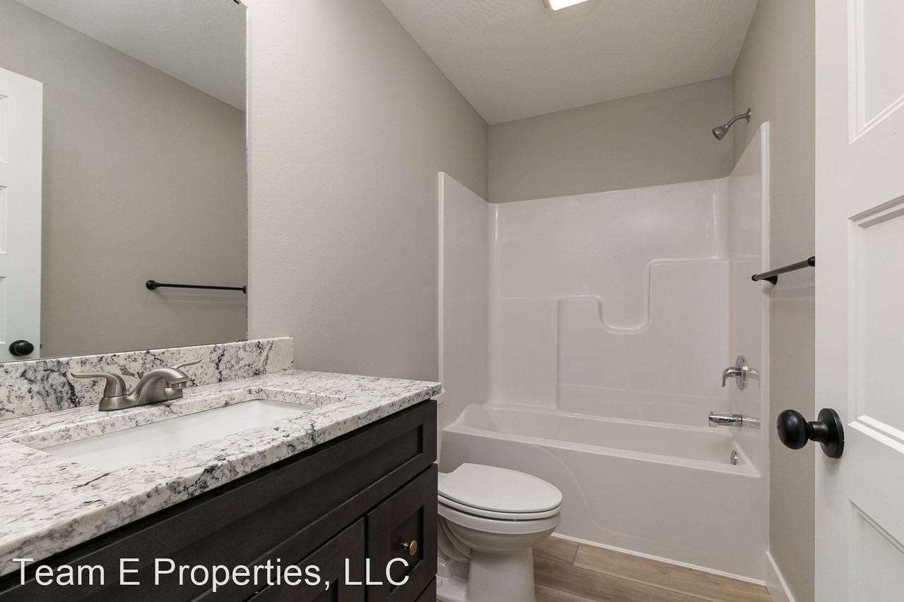 1311 N Clay Ave - Photo 3 of 31