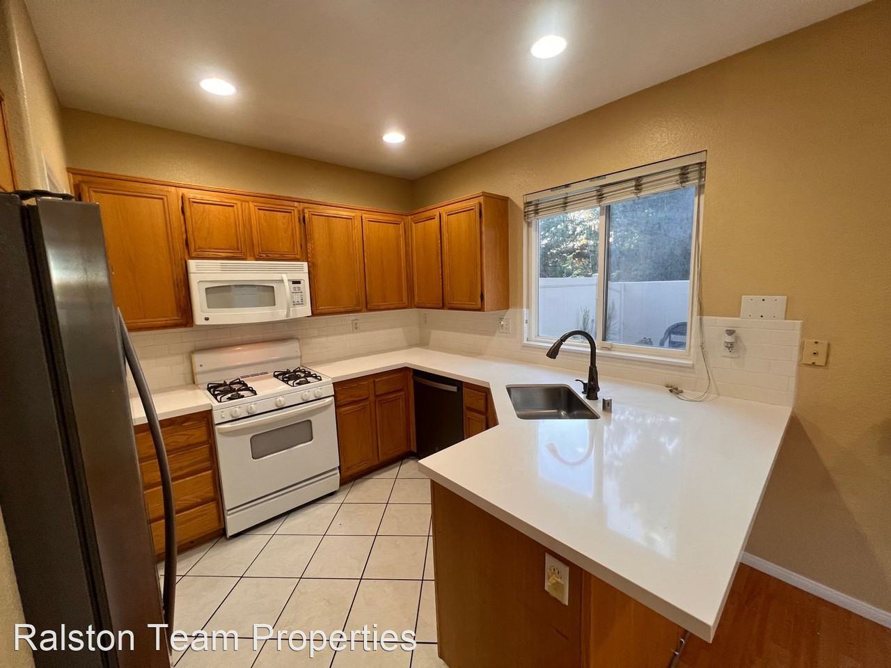 1252 Pinnacle Peak Dr - Photo 3 of 15