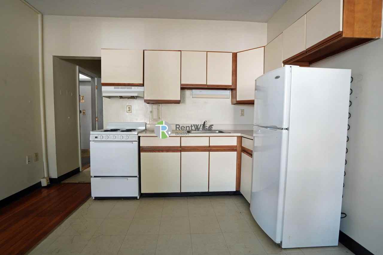 1124 Commonwealth Ave #3 - Photo 4 of 9