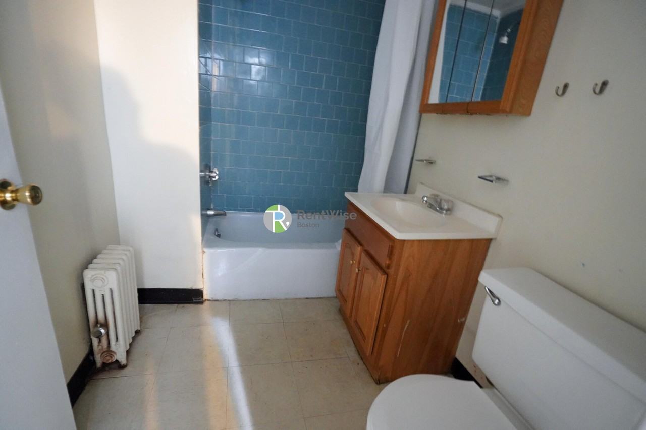 1124 Commonwealth Ave #3 - Photo 5 of 9