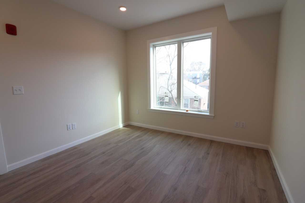 458 Washington St #301 - Photo 7 of 14
