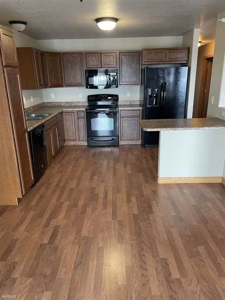 1034 Jerry Ln - Photo 2 of 8