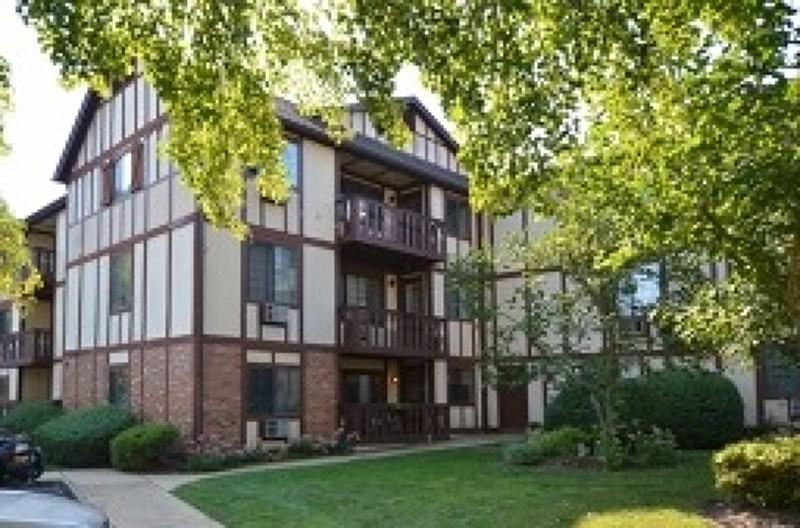 19 Kensington Rd #H - Photo 2 of 13