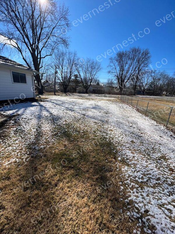 1371 Sherwood Forest Dr - Photo 2 of 24