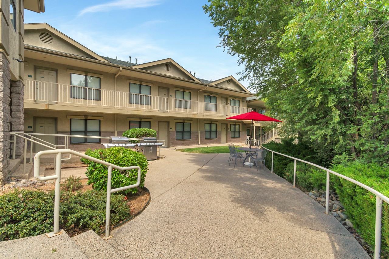 339 N Rush St - Photo 3 of 3