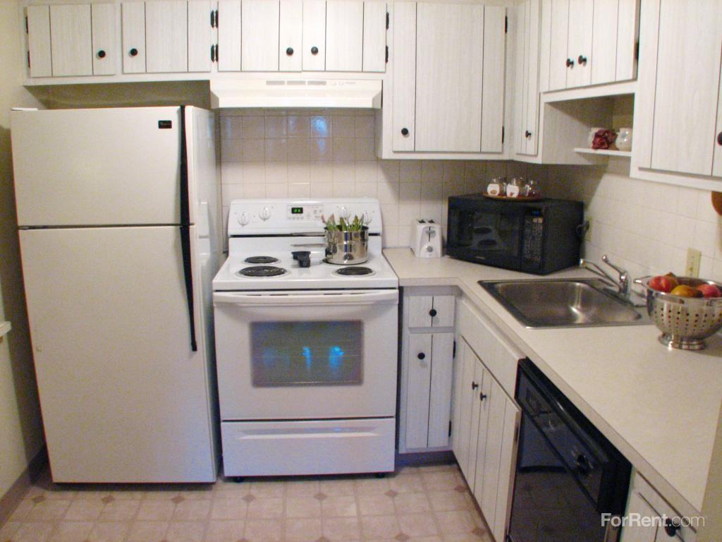 Willowick Towers - Photo 2 of 19