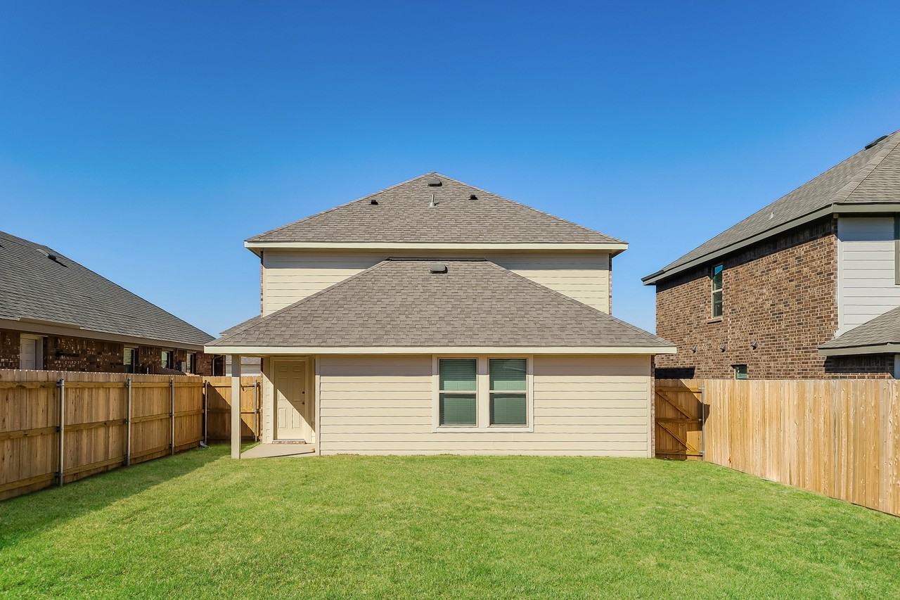 1507 Matthew St - Photo 3 of 11