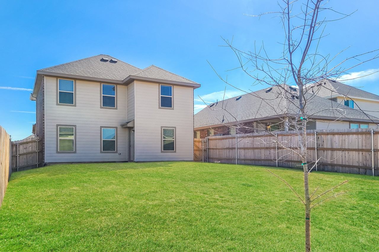 1412 Matthew St - Photo 3 of 12