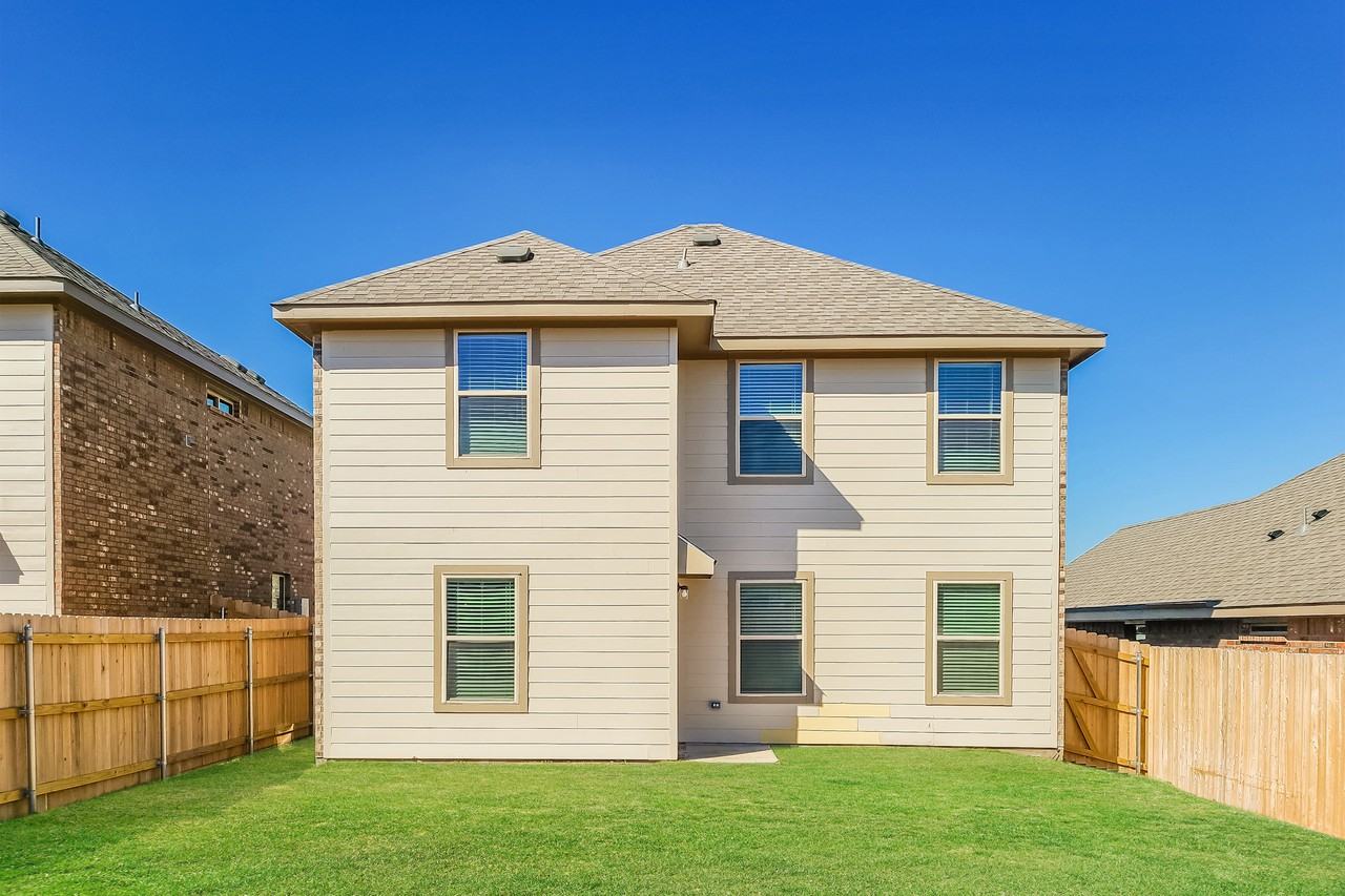 1503 Matthew St - Photo 3 of 11