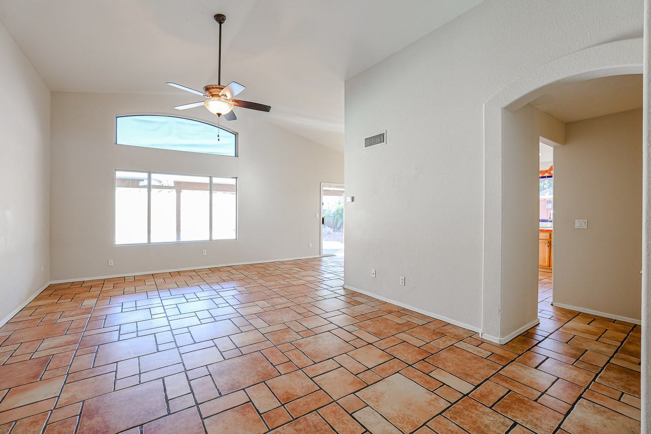 5375 N 87th Ave - Photo 3 of 26