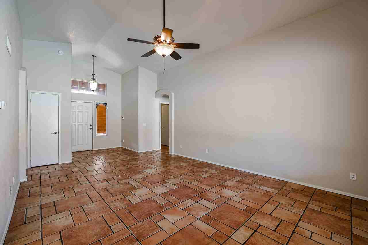 5375 N 87th Ave - Photo 4 of 26
