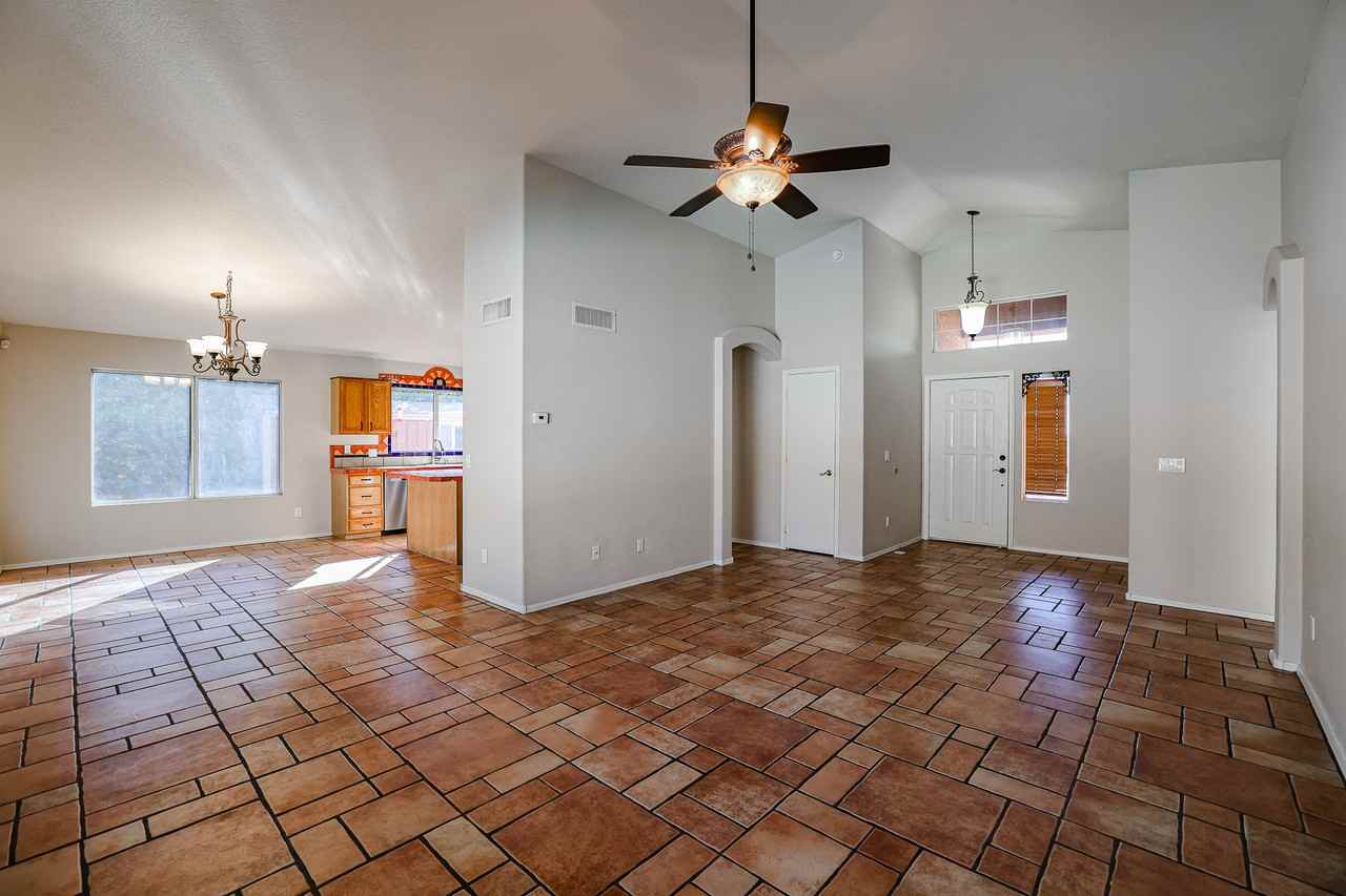 5375 N 87th Ave - Photo 5 of 26