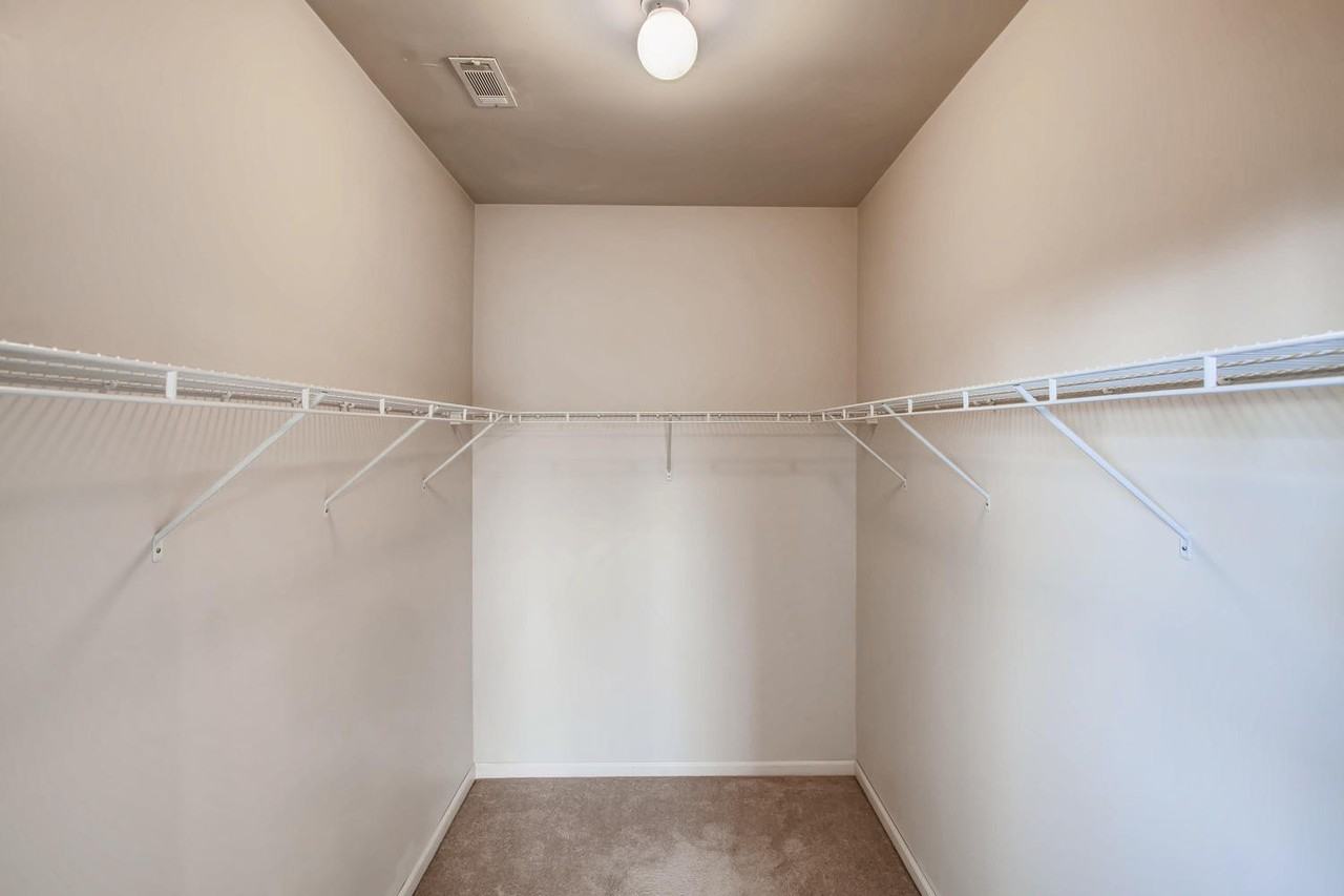 Lincolnshire Court Apartments - Photo 5 of 10