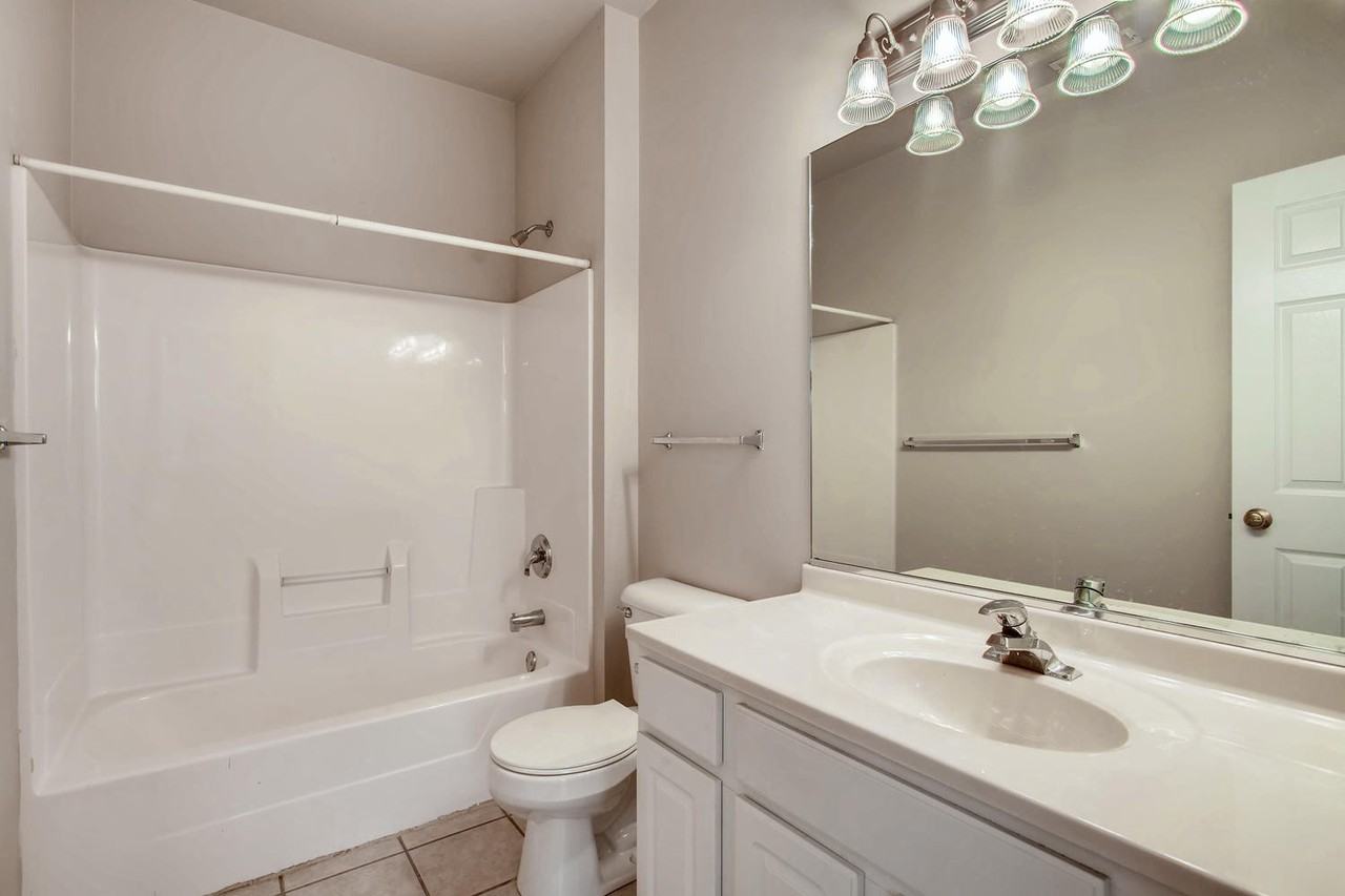 Lincolnshire Court Apartments - Photo 6 of 10