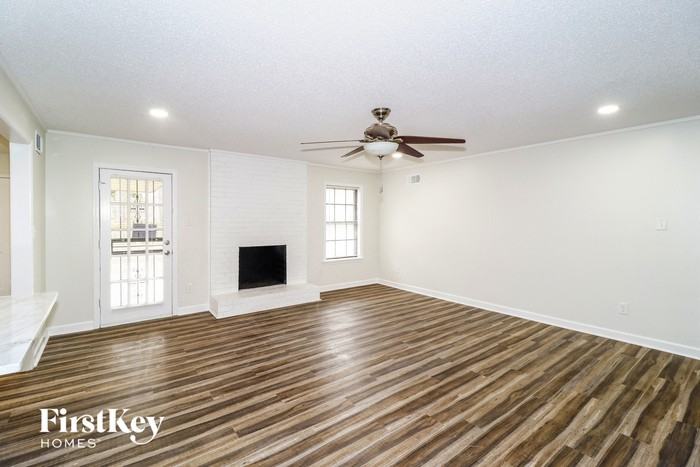 6055 Ainsworth St - Photo 3 of 15