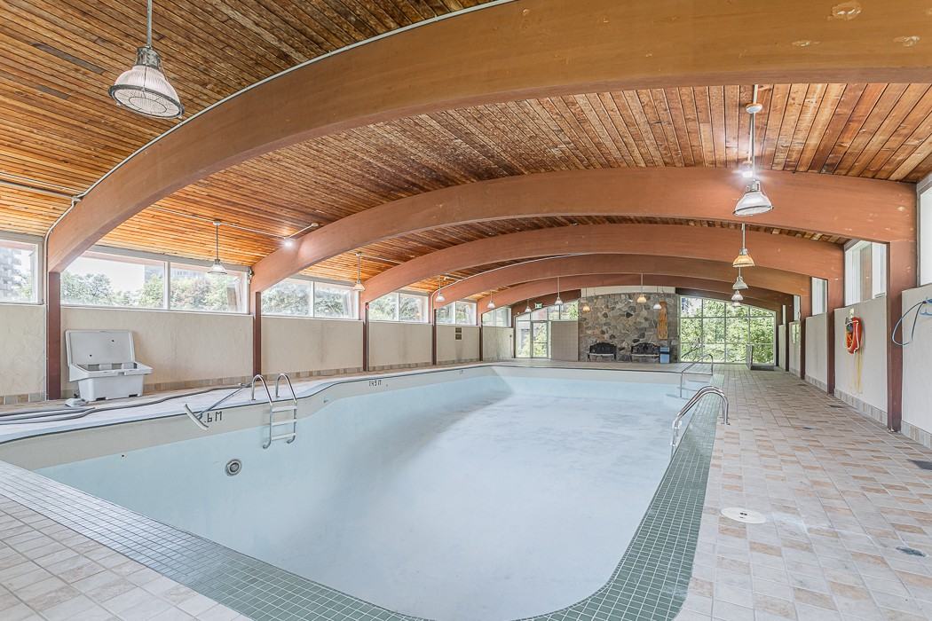 755 Boul Montpellier - Photo 3 of 8